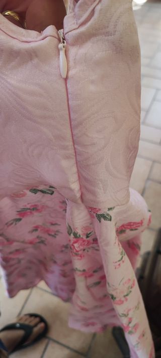 Vestito rosa con fiori