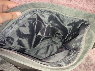 Bolsa bandolera Oriflame gris