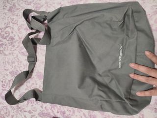 Bolsa bandolera Oriflame gris