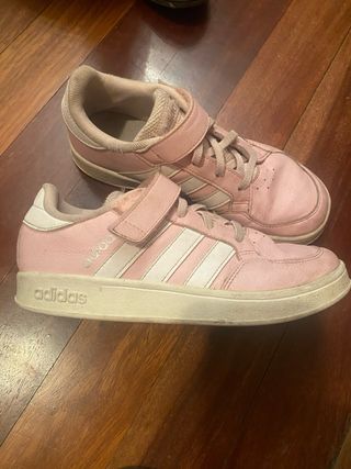 3 pares de Zapatillas Adidas, Mustang y otras. T33