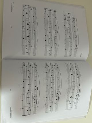 Libro Lenguaje Musical Melódico III forrado.