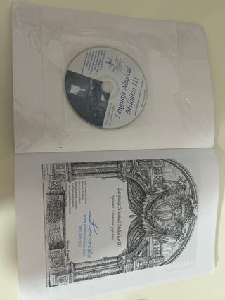 Libro Lenguaje Musical Melódico III forrado.