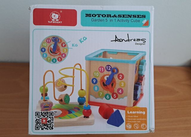 Cubo de actividades de madera