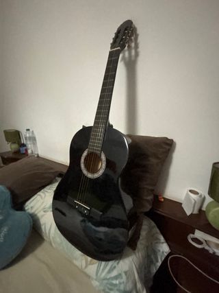 Guitarra española negra