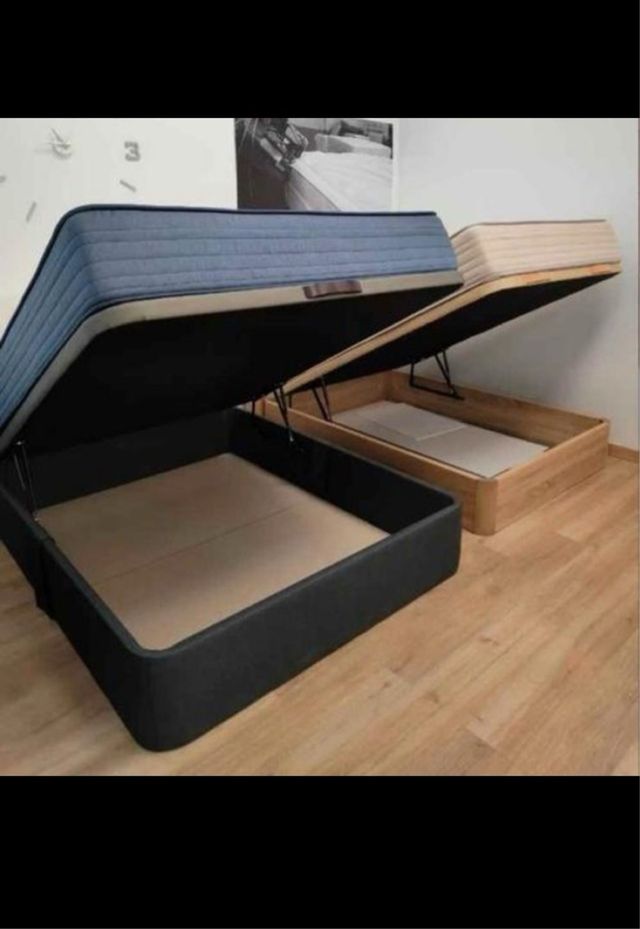 Canapé abatible y colchón blanco