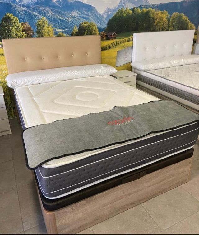 Canapé abatible y colchón blanco