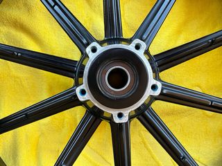 Llanta y Neumático Delantero Ducati Scrambler