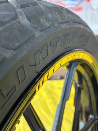 Llanta y Neumático Delantero Ducati Scrambler