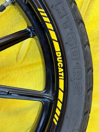 Llanta y Neumático Delantero Ducati Scrambler