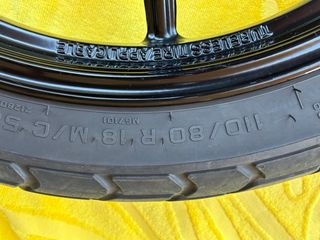 Llanta y Neumático Delantero Ducati Scrambler