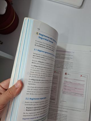 Libro de texto en formato físico de Operaciones...