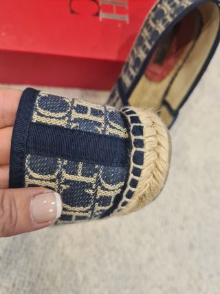 Alpargatas Carolina Herrera CH Logo Azul Beige