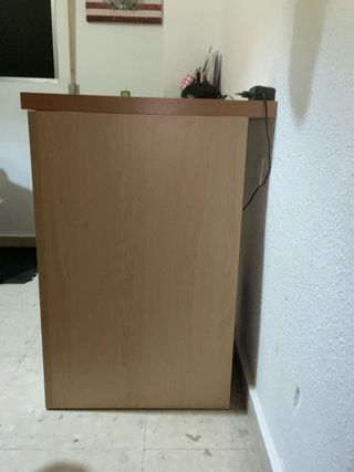 Escritorio de madera juvenil.