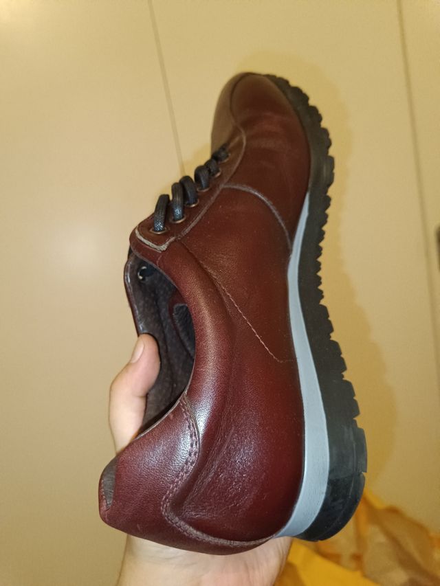 NUEVOS SIN ESTRENAR Zapatos de cuero color vino