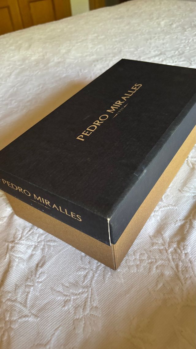 Pedro Miralles Tacones Beige con Plumas y Pedrería