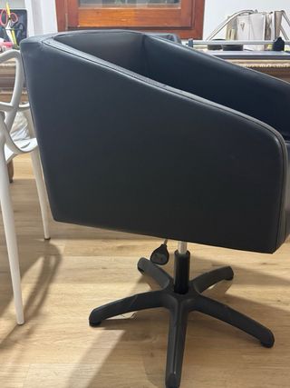 Sillón de peluquería negro