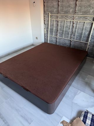 Canapé abatible madera y metal.