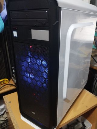 Torre Gamer MSI blanca,40 gigas ddr4,NV de 500