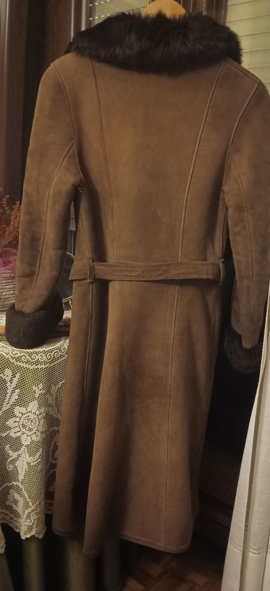 Abrigo de ante (piel vuelta)marrón con cinturón