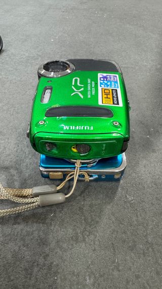 2 Cámaras Digitales Fujifilm FinePix y XP