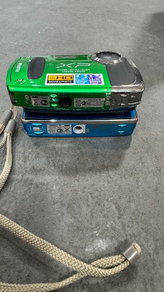 2 Cámaras Digitales Fujifilm FinePix y XP