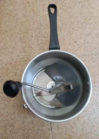 Pasapurés de metal y plástico