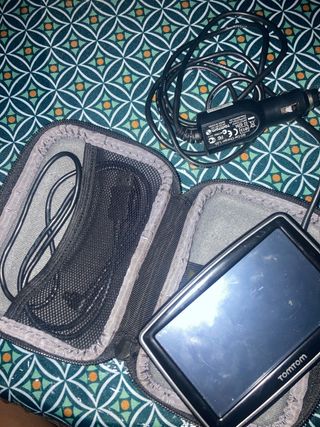 TomTom GPS con cargador y funda