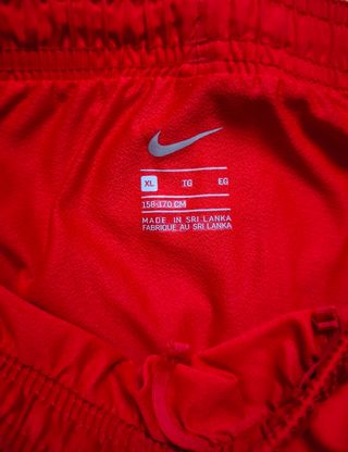 Pantalón corto atletismo niño Nike rojo