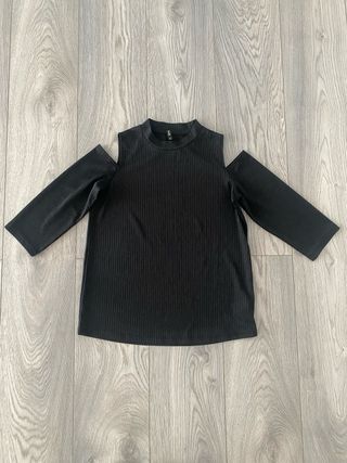 Blusa Stradivarius hombros descubiertos - Talla S