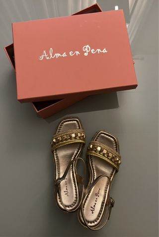 Sandalias Alma en Pena doradas/bronze