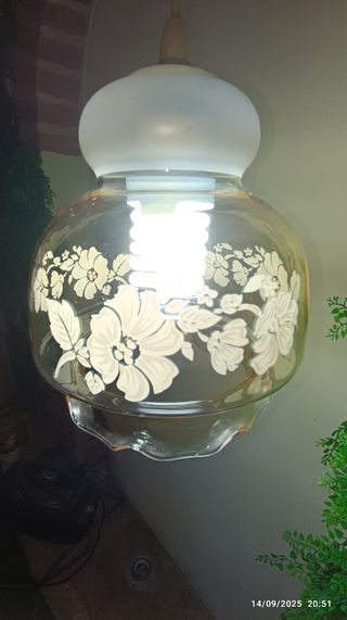 Lampadario in vetro serigrafato made in Italy.