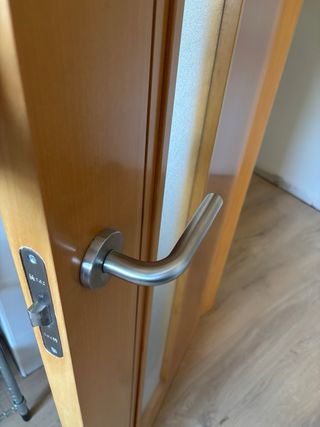 Puerta maciza salón/cocina con cristal (sin envío)