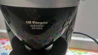 Cafetera eléctrica con 2 tazas