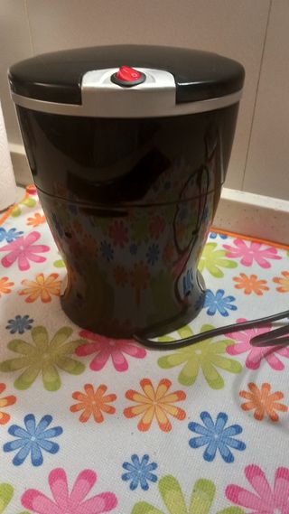 Cafetera eléctrica con 2 tazas