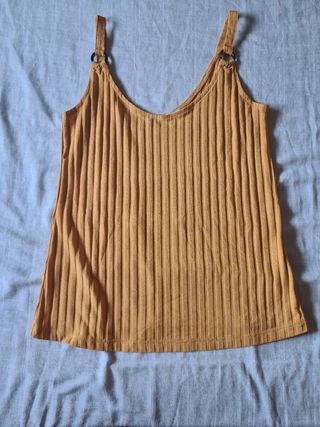 Camiseta tirantes mostaza Pimkie