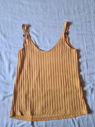 Camiseta tirantes mostaza Pimkie