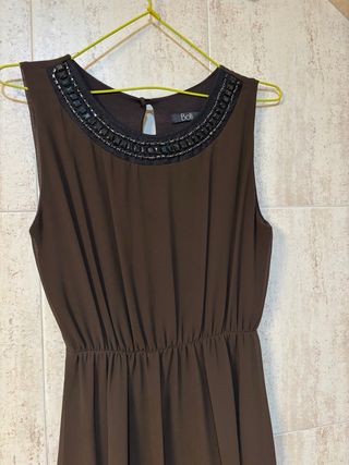 Vestido  marrón con pedrería
