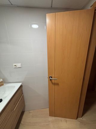 Puerta de baño de madera (sin envío)