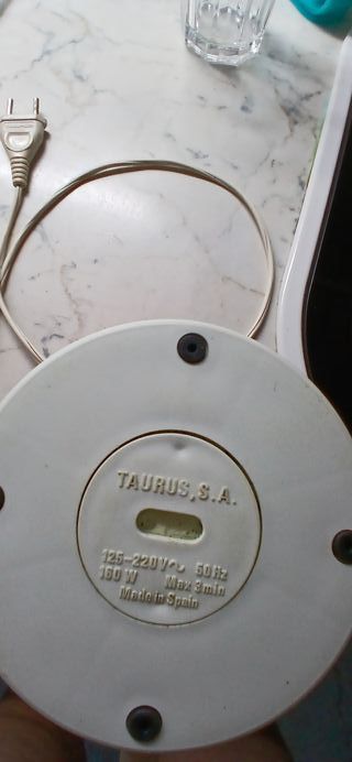 Molinillo de café Taurus INOX rojo