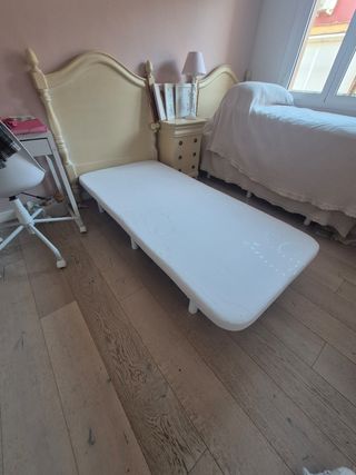 Somier tapizado blanco