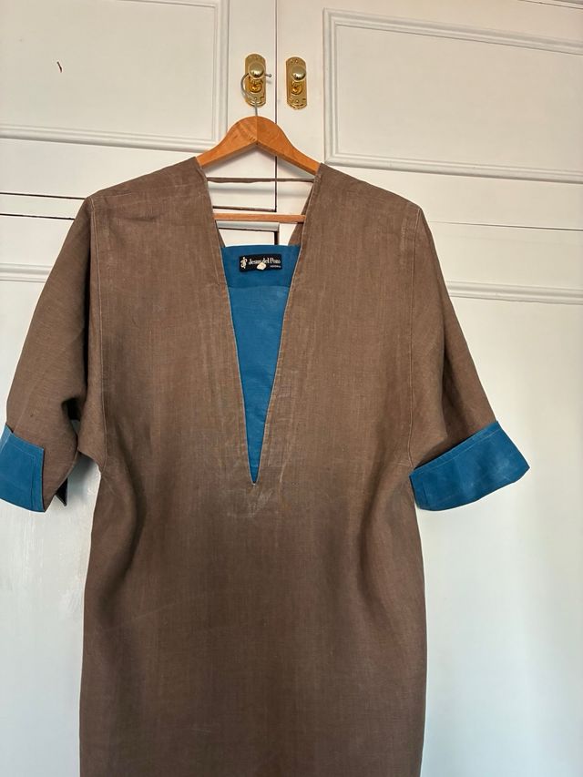 Vestido de lino marrón y azul