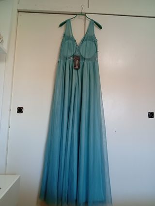 Vestido largo verde azulado con encaje
