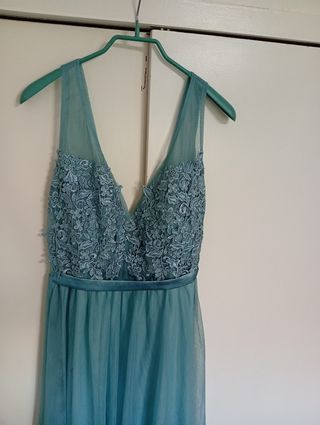 Vestido largo verde azulado con encaje