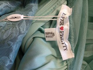 Vestido largo verde azulado con encaje