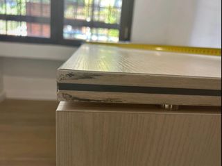 Mesa de oficina de madera beige