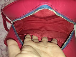 Neceser rígido imitación cuero.