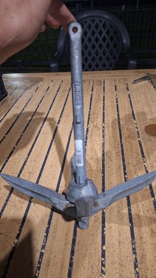 Ancla náutica de metal