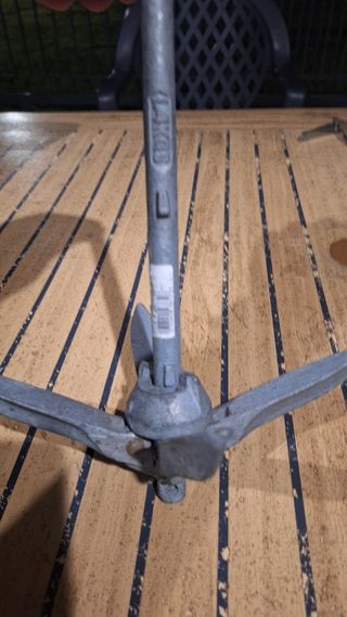 Ancla náutica de metal