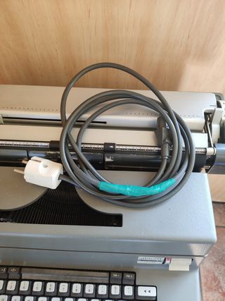 Máquina de escribir Olivetti Editor 4