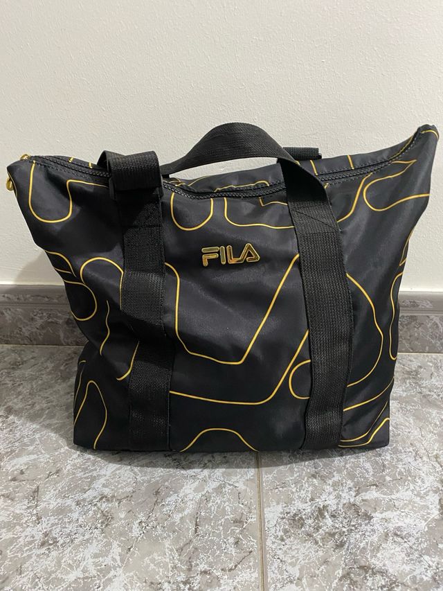 Bolso Fila Negro y Dorado
